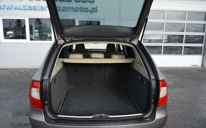 Skoda Superb cena 31000 przebieg: 226000, rok produkcji 2011 z Hrubieszów małe 781